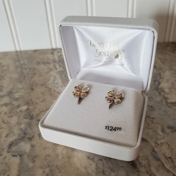 Black Hills Gold Four-leaf Clover Stud Earrings NWT - Picture 2 of 8